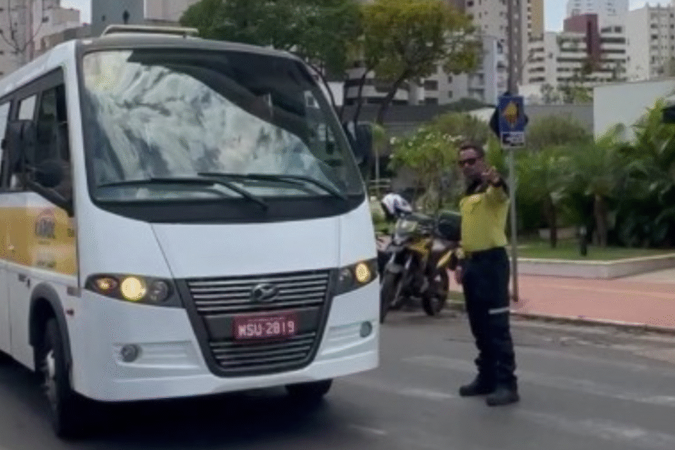 Operação Transporte Nota 10 reforça fiscalização nas portas das escolas em Goiânia
