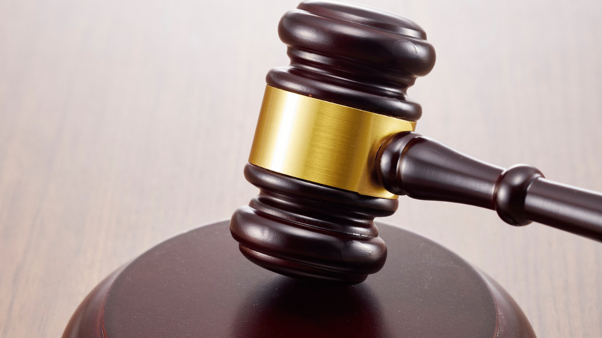 Justiça condena advogados, detentos e familiares ligados ao Comando Vermelho em Goiás (Foto: Reprodução/ Canva)