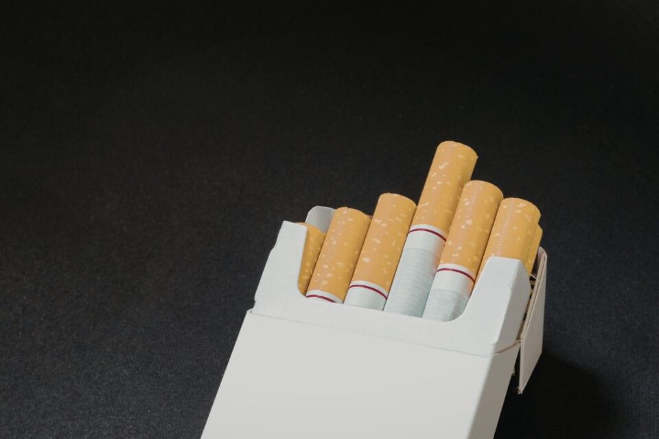 Imagem de uma cartela de cigarro