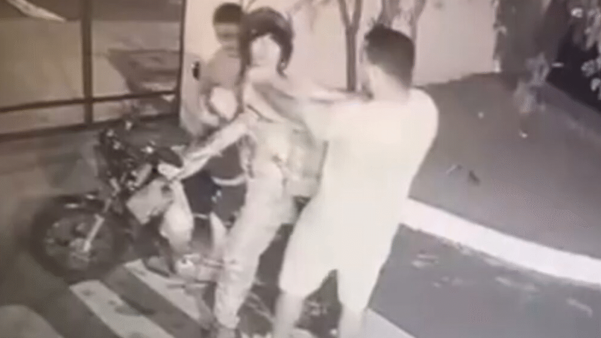 Torcedores espancam homem na frente do filho de três anos (Foto: Reprodução)