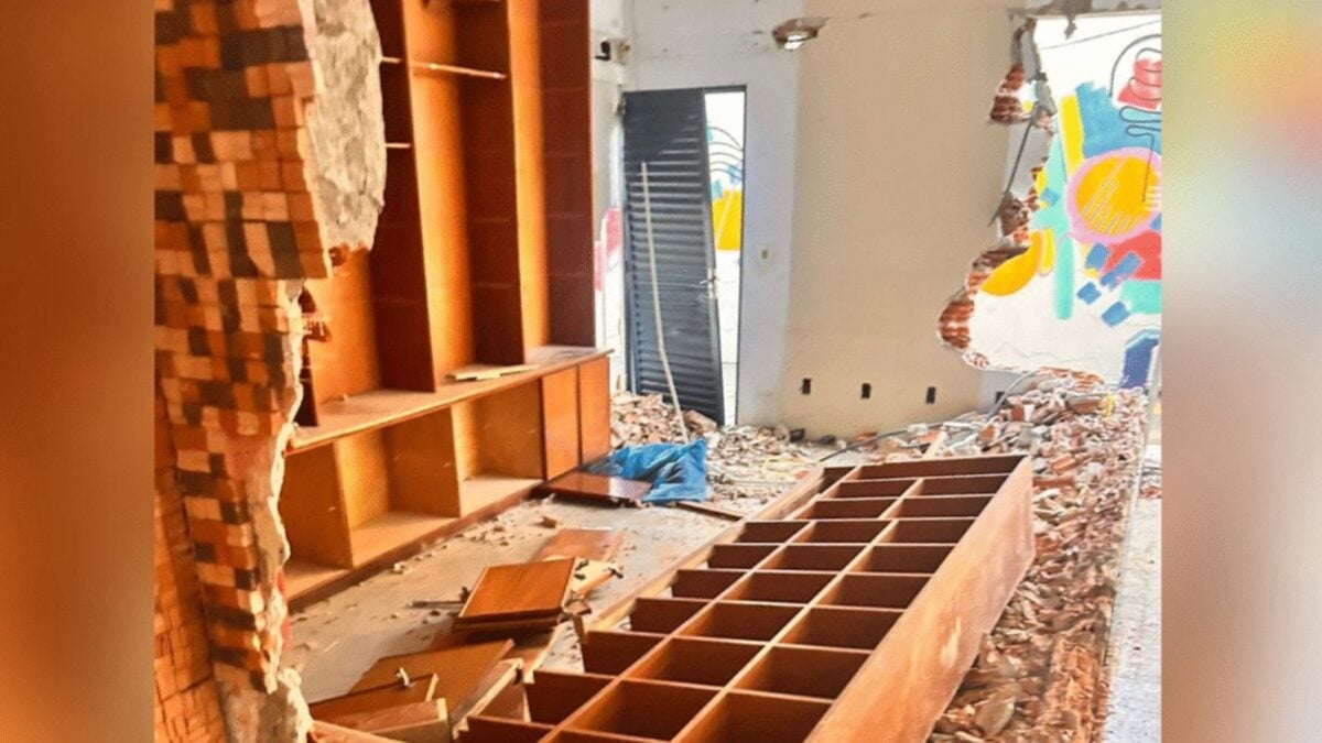 Foto colorida mostra obra em colégio particular da capital