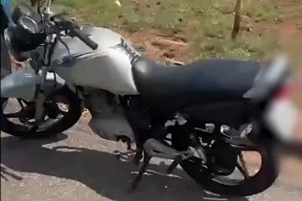 Imagem da moto apreendida