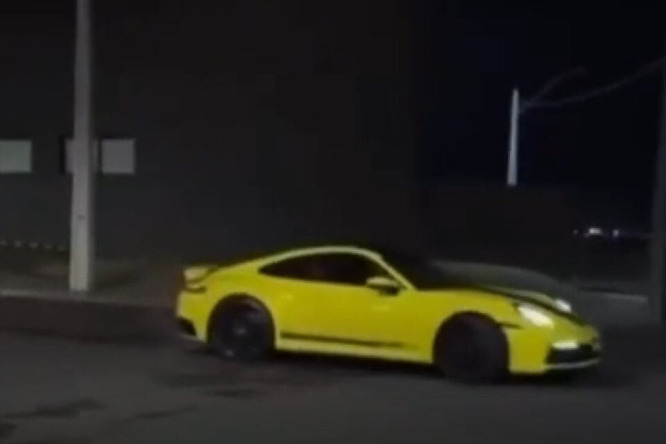 Homem é preso por realizar rachas e manobras perigosas com carro de luxo nas ruas de Rio Verde