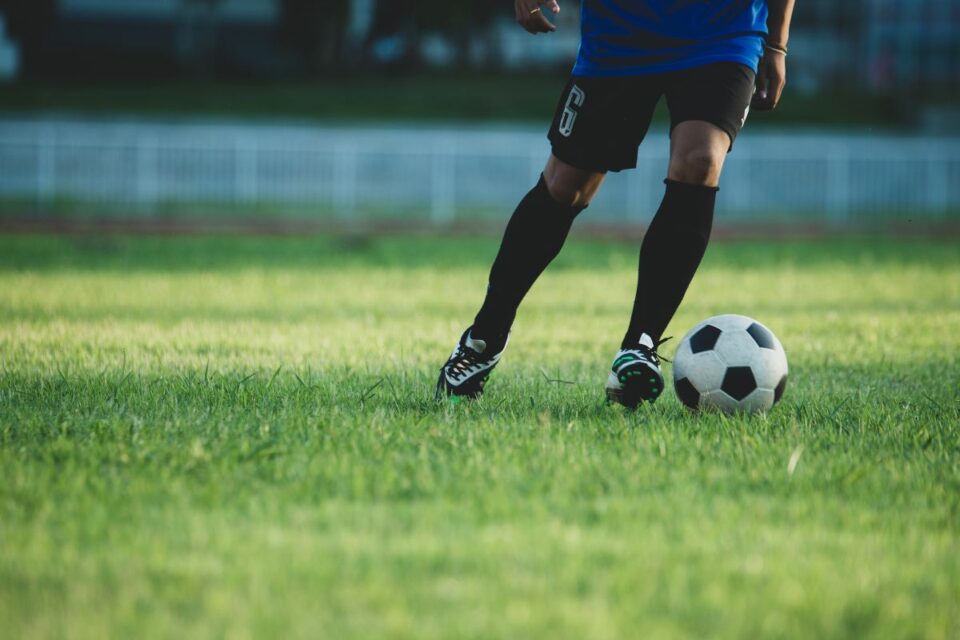 acao-jogador-de-futebol-no-estadio