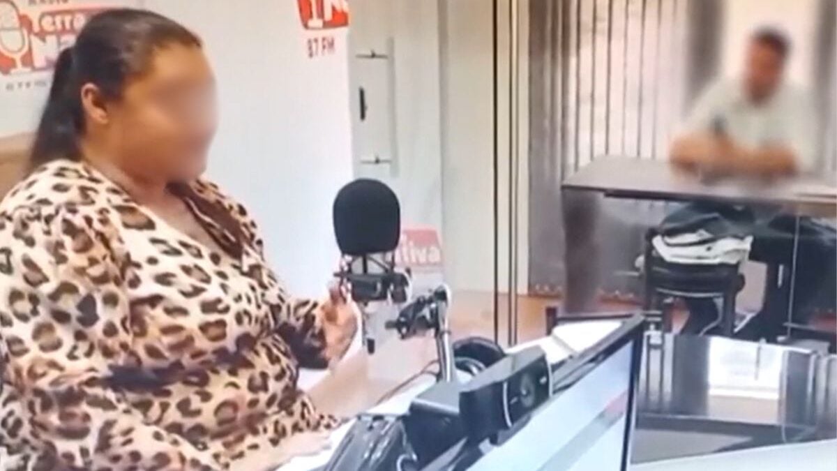 Mulher é presa por inventar gravidez e câncer para pedir doações em rádio