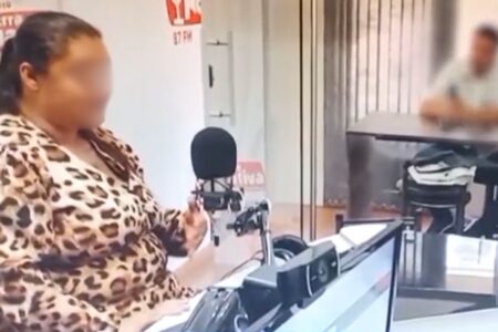 Mulher é presa por inventar gravidez e câncer para pedir doações em rádio