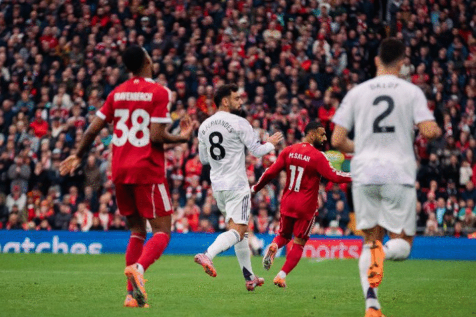 Jogo entre Liverpool e Manchester United