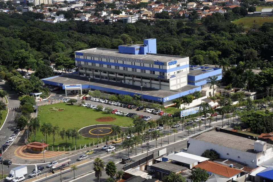 Menina de 18 anos é internada no Hugo sob suspeita de intoxicação por metanol (Foto: Governo de Goiás)