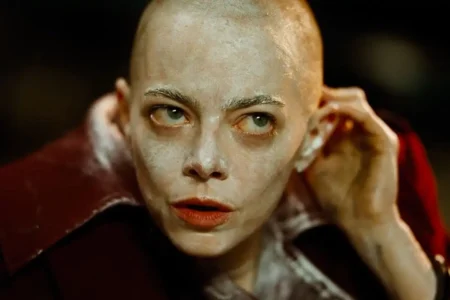 Filme com Emma Stone terá pré-estreia gratuita para quem raspar a cabeça