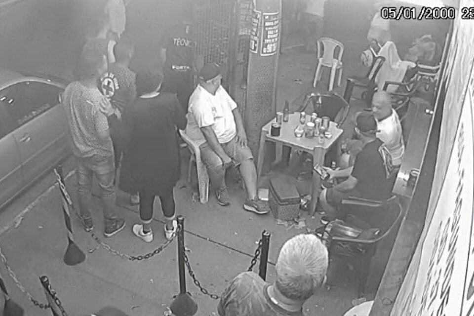 Imagem da briga ao fundo