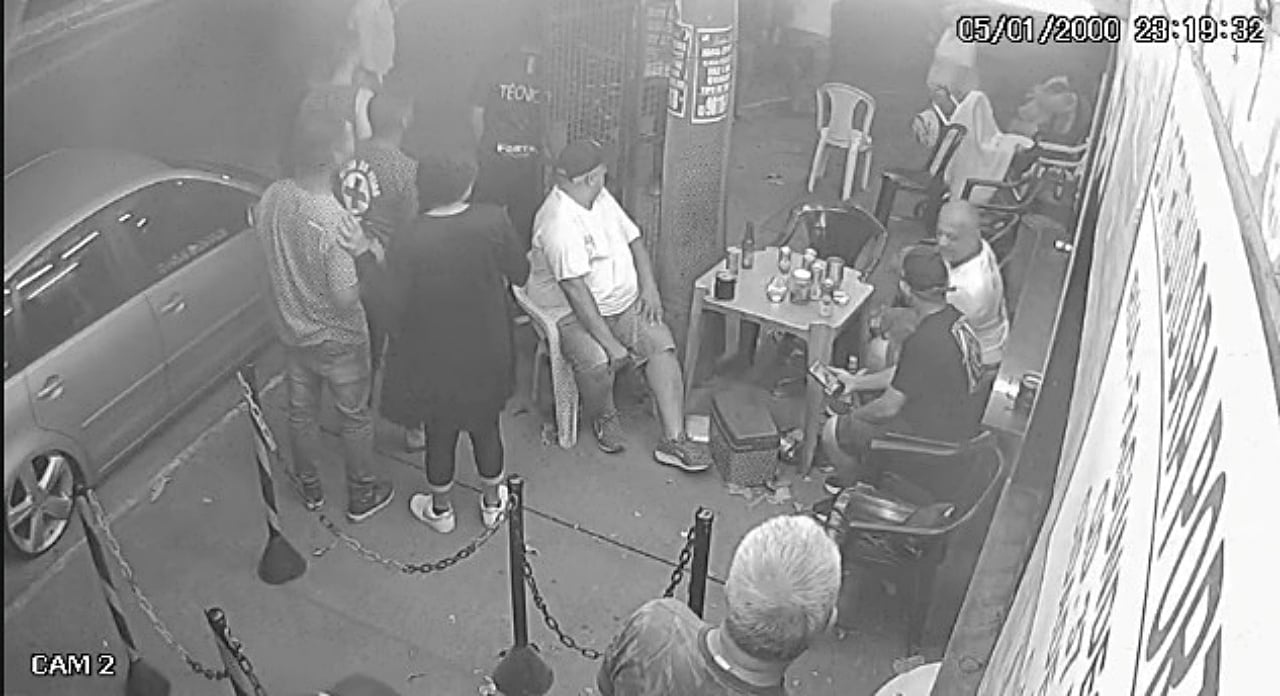 Imagem da briga ao fundo