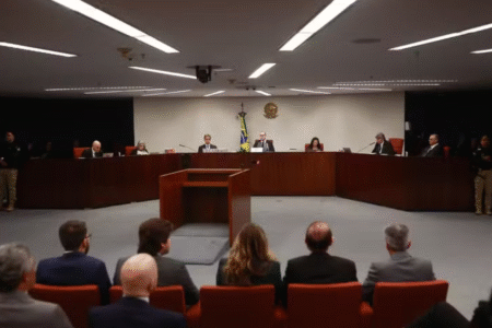 STF retoma julgamento de grupo acusado de espalhar desinformação sobre o sistema eleitoral
