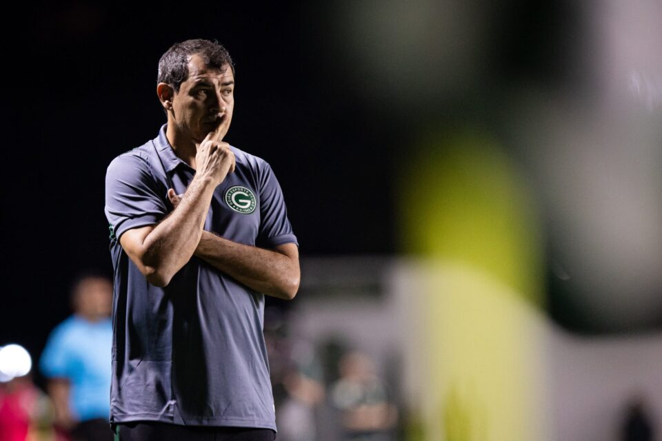Fábio Carille estreia com derrota no Goiás