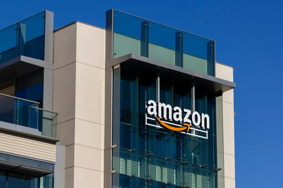 Falha na nuvem da Amazon derruba serviços e aplicativos em todo o mundo
