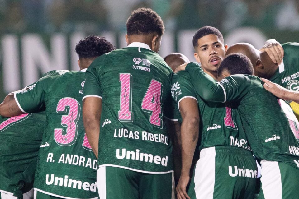 Camisa utilizada pelo Goiás no primeiro tempo da derrota contra a Chapecoense