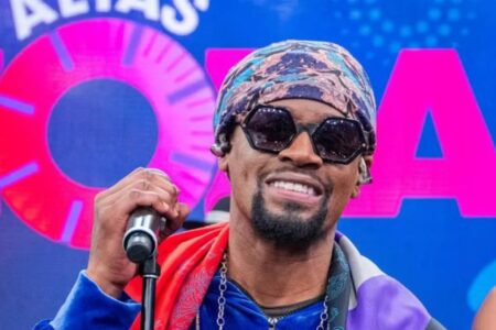 Toni Garrido altera letra de 'Girassol' e divide opiniões nas redes sociais