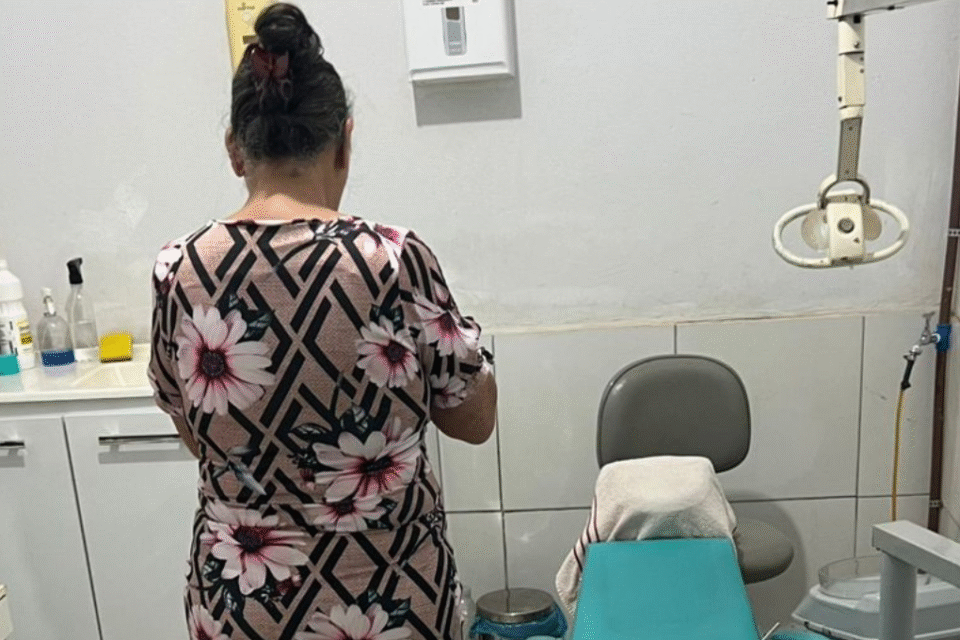 Falsa dentista é presa por exercício ilegal da profissão em Goiânia