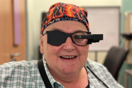 Pacientes cegos voltam a enxergar após receber microchip sob a retina Microchip de 2 milímetros transforma sinais em estímulos visuais