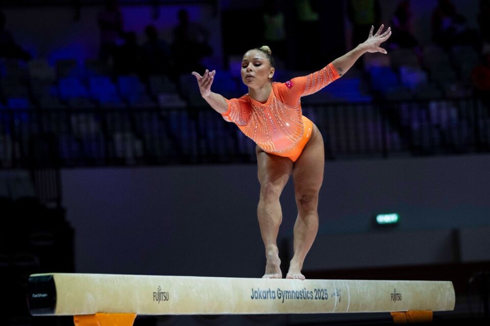 Flávia Saraiva durante disputa do Mundial de Ginástica