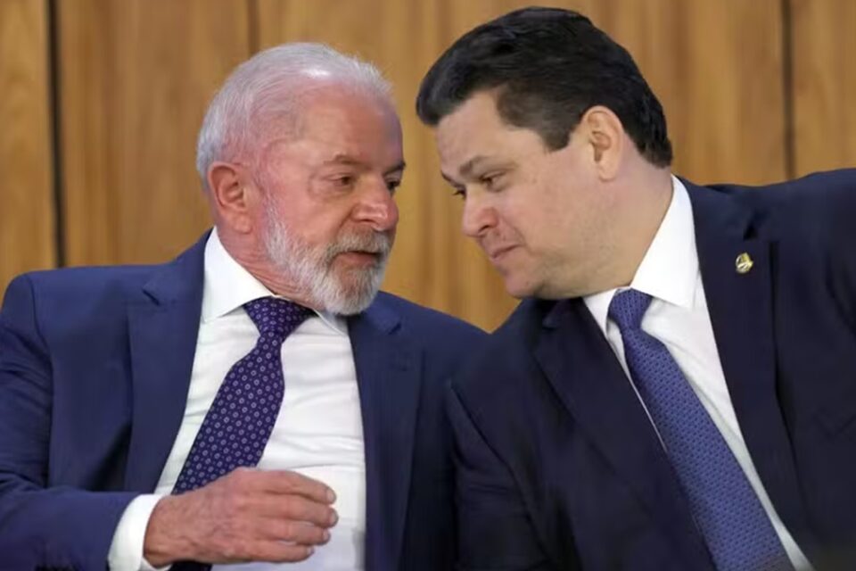 Alcolumbre diz que, se Lula quer falar com ele, deve procurá-lo