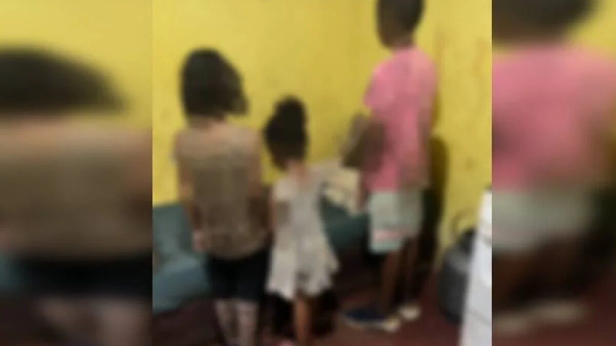Mãe é presa por abandonar três filhos sem comida, com geladeira trancada e dormindo no chão em Goiânia (Foto: Divulgação/Polícia Civil)