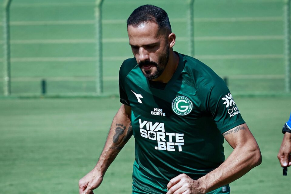 Anselmo Ramon em treino pelo Goiás