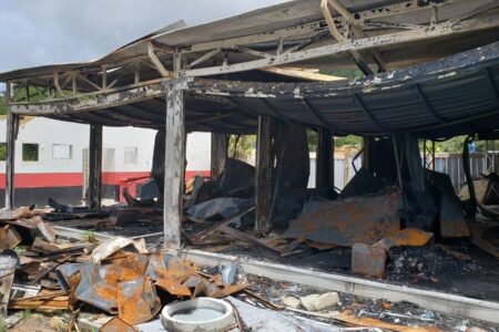 Justiça absolve réus por incêndio no Ninho do Urubu, do Flamengo; dez jovens morreram Caso aconteceu em fevereiro de 2019