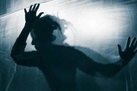 Descoberta pode ajudar na detecção precoce da doença Cientistas identificam a causa do ‘ouvir vozes’ na esquizofrenia