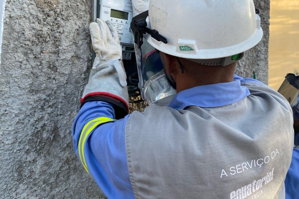 Justiça manda Equatorial Goiás indenizar cliente por demorar para religar energia em Aparecida de Goiânia