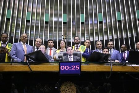 Câmara enterra MP do aumento de impostos e derrota governo Lula, que acusa interferência de Tarcísio