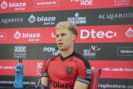 Ronald valoriza vitória no clássico e mantém vivo as chances de acesso