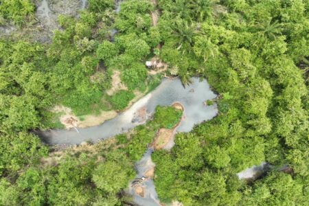 Imagem aérea mostra água turva do Córrego Sussuapara
