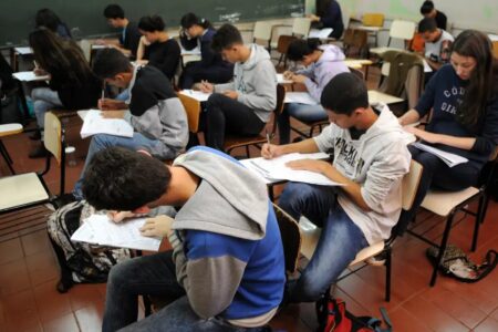 Enem 2025: local de prova é divulgado; saiba como consultar Mais de 4,8 milhões de estudantes farão o exame nos dias 9 e 16 de novembro