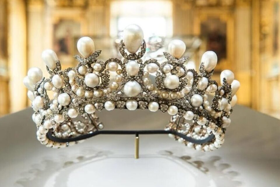 Valor estimado das joias foi revelado pelas autoridades; veja Joias roubadas do Museu do Louvre tinham seguro? Diretor explica