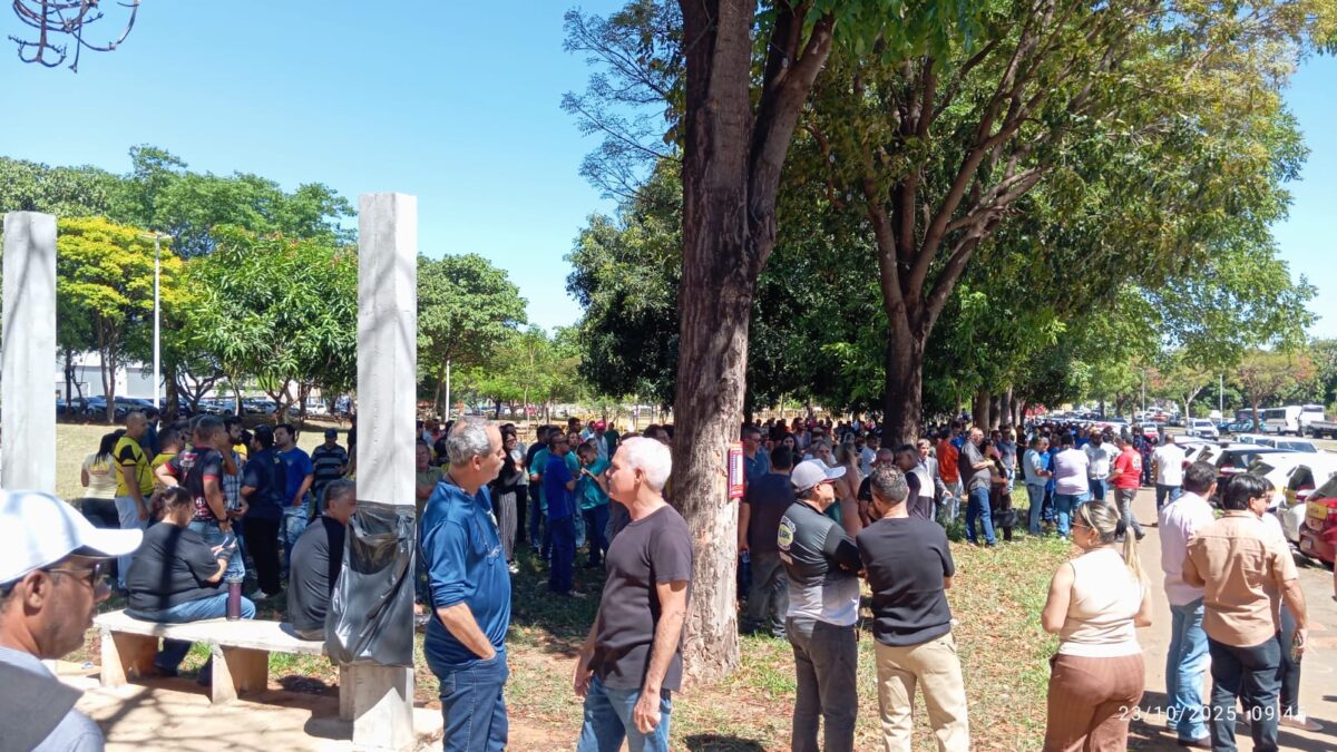 Ato contra da obrigatoriedade de autoescola para CNH tem caminhada e carreata em Goiânia: 'Medida populista'