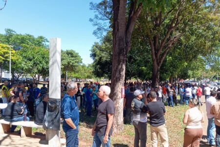 Ato contra da obrigatoriedade de autoescola para CNH tem caminhada e carreata em Goiânia: 'Medida populista'