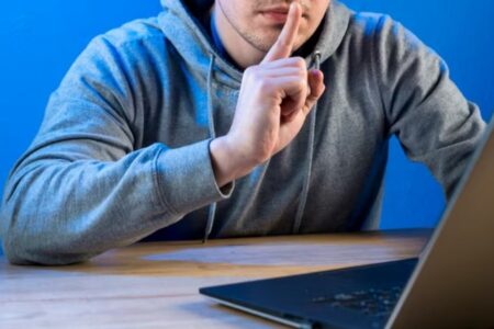 Maior site pornô do Reino Unido tem queda de 75% na audiência após nova regra; veja qual Tráfego caiu desde a implementação das regras