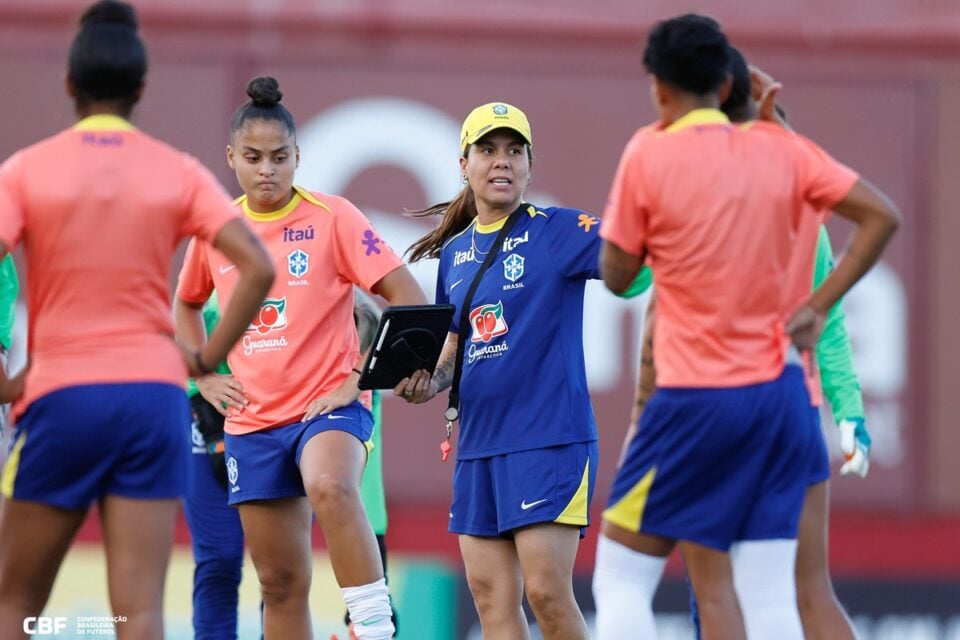 Treino da seleção brasileira feminina Sub-20 em Goiânia