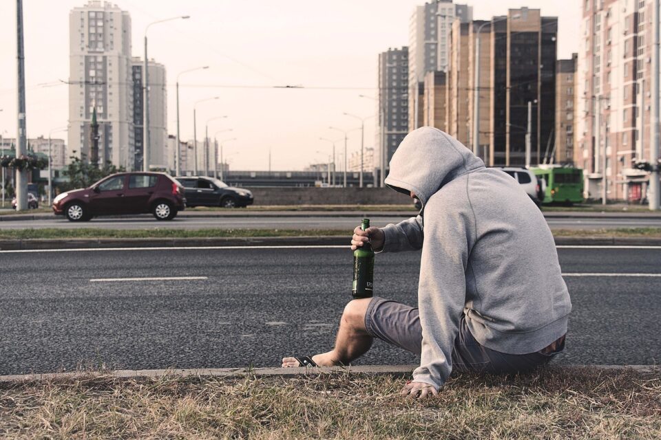 Lula sanciona lei que amplia pena para quem vende bebida alcoólica a crianças e adolescentes (Foto: Pixabay)