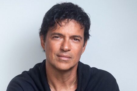 Jorge Vercillo faz show em Goiânia com turnê 'JV30 Part II – Mais um final feliz'