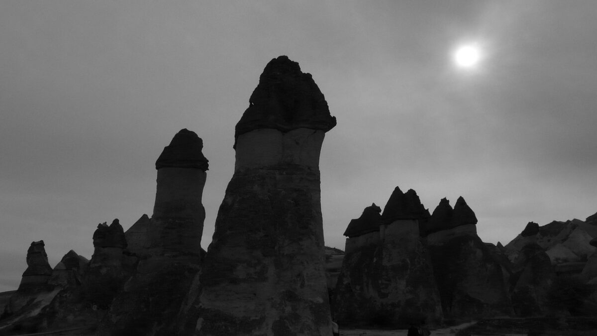 Chaminés de fada: formação geológica rara vista em Goiás é a primeira registrada no Brasil (Foto: Pixabay)