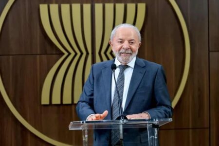 Lula pretende debater tarifaço e sanções contra autoridades com Trump