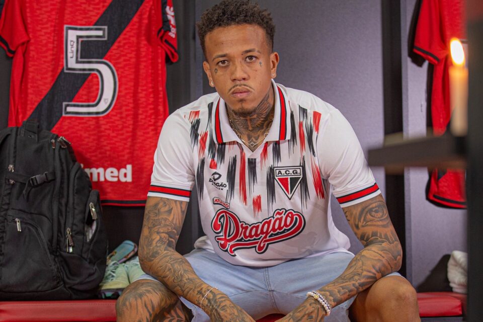 Novo uniforme retrô do Atlético Goianiense