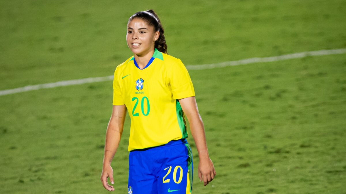 Clarinha, meia da Seleção Feminina Sub-20