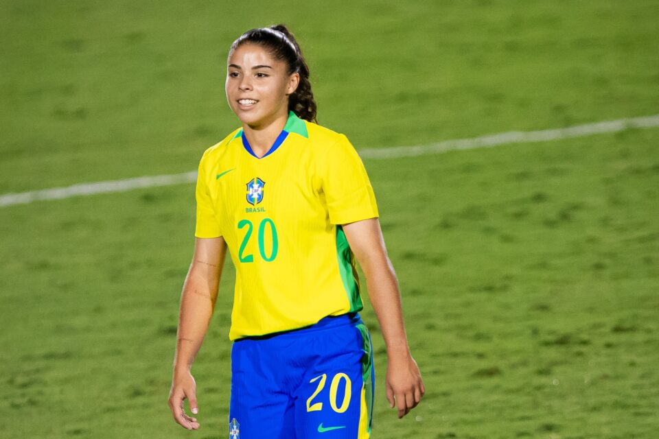 Clarinha, meia da Seleção Feminina Sub-20