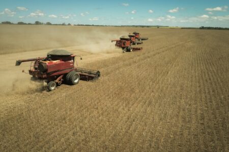 balança comercial Goiás fecha setembro com superávit de US$ 700,5 milhões Exportações crescem 38,5% em relação a setembro de 2024