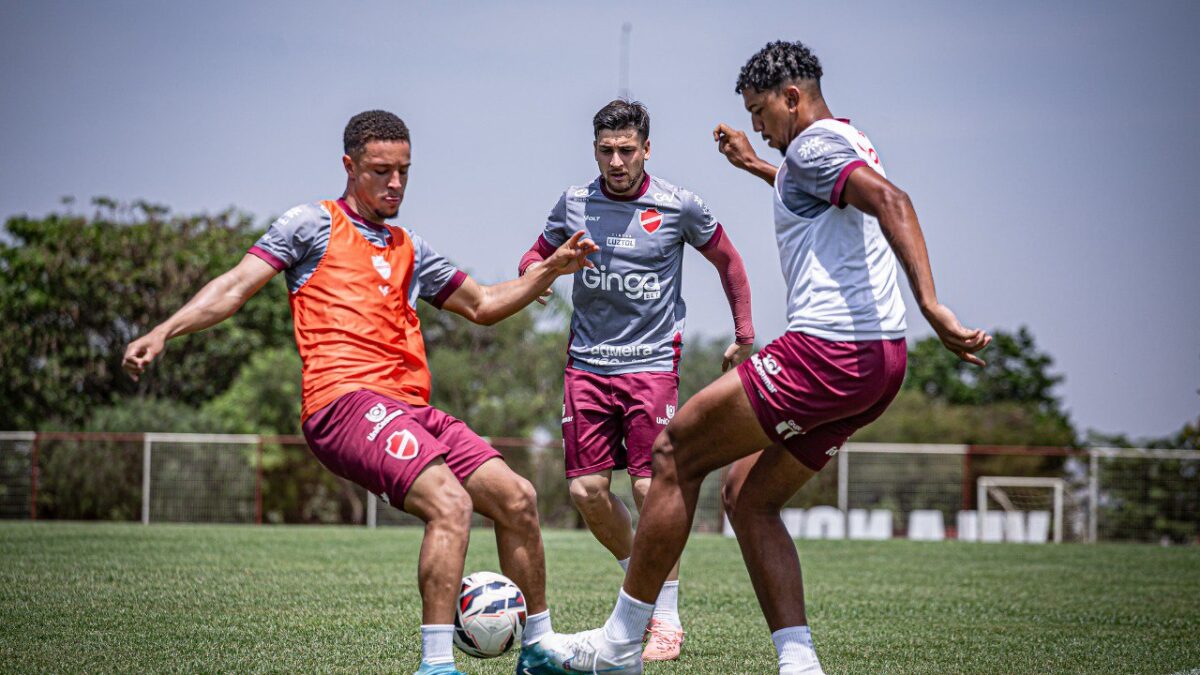 Jogadores do Vila Nova durante atividade no CT. Foto: Roberto Corrêa - Vila Nova