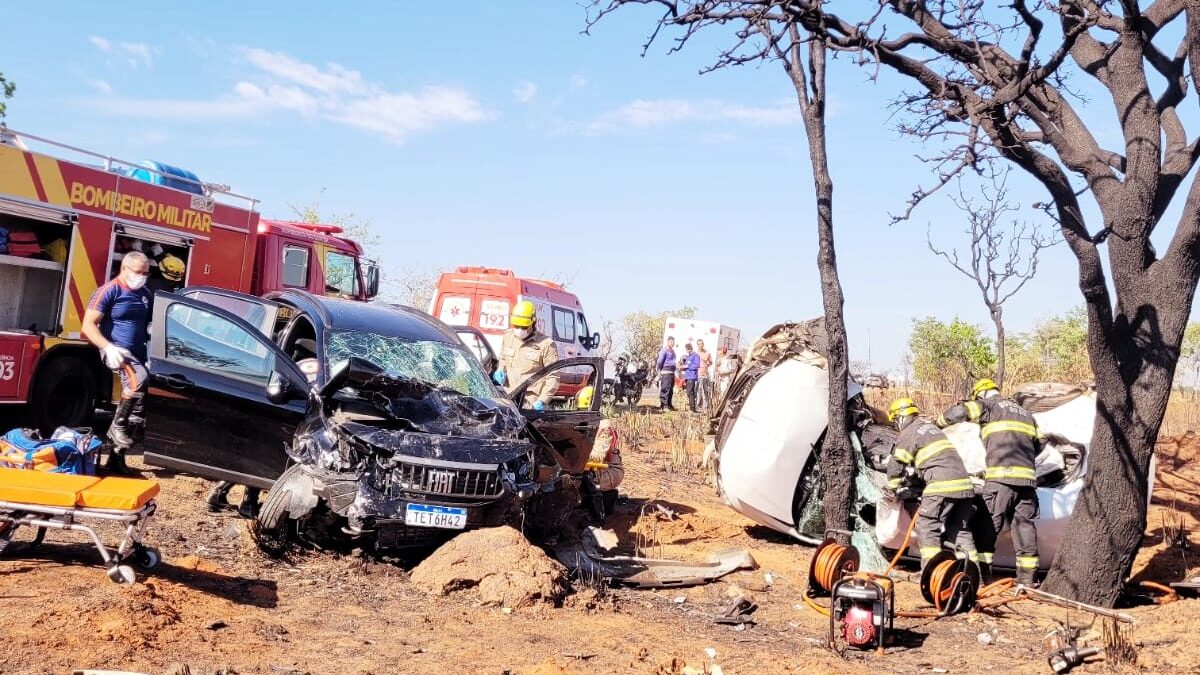 Colisão com três carros deixa morto e feridos na GO-431, em Pirenópolis