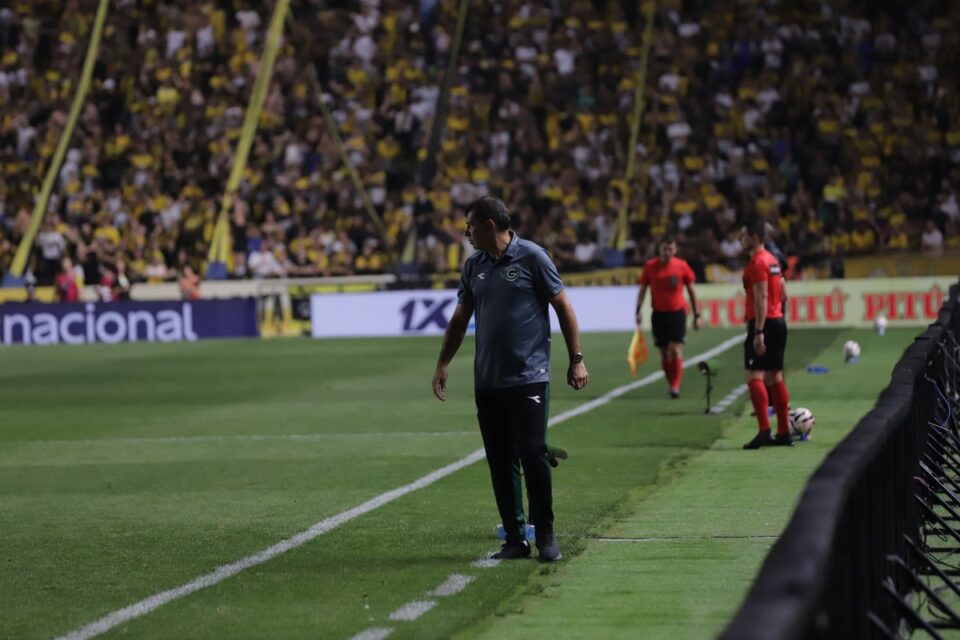 Fábio Carille em jogo do Goiás