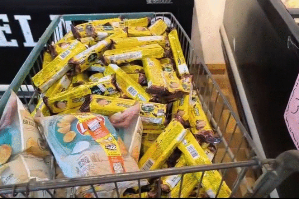 Procon Goiás apreende mais de 270 produtos vencidos  em supermercado de Abadiânia